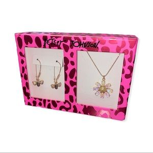 Betsey Johnson Jewelry Gift Set Dangle Bee Earrings and Daisy Necklace
